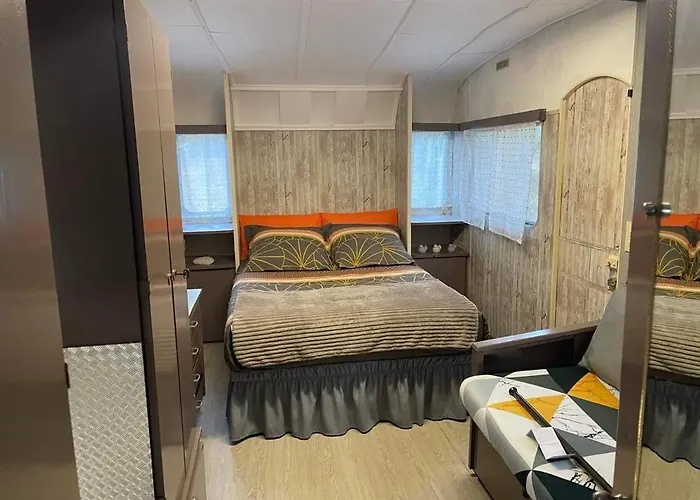 La Caravane Le Nid Douillet Parque de Campismo Ponte-Leccia