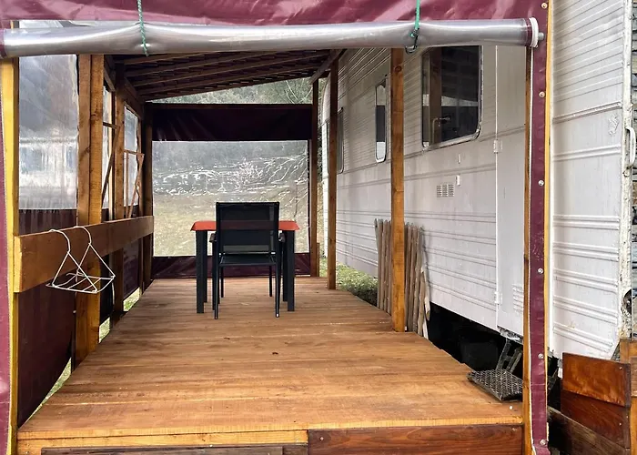 La Caravane Le Nid Douillet Parque de Campismo Ponte-Leccia